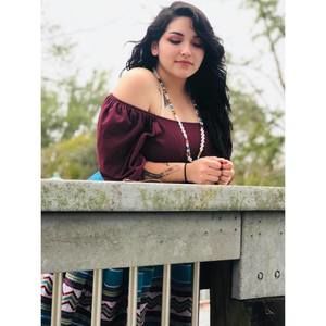 Meet your Posher, Lina